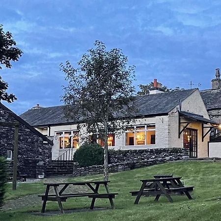 Cross Keys Inn Tebay  Kültér fotó